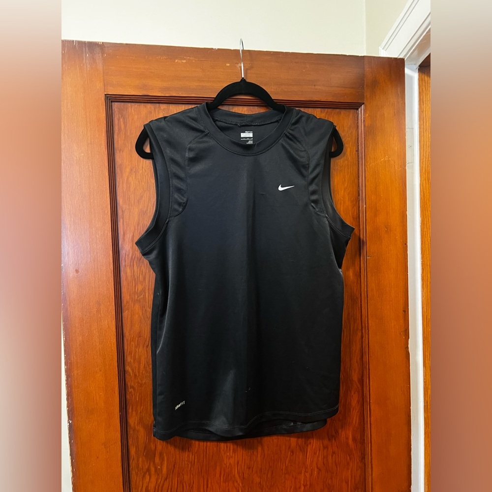 Nike Black Fit Dry Sleeveless Workout Top Sizd L in Like New Condition!